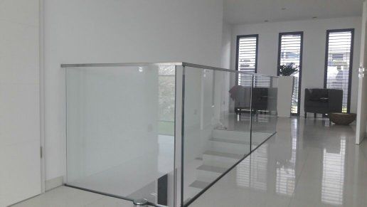 Vollglasgeländer SuhT Metalltechnik / Metallbau