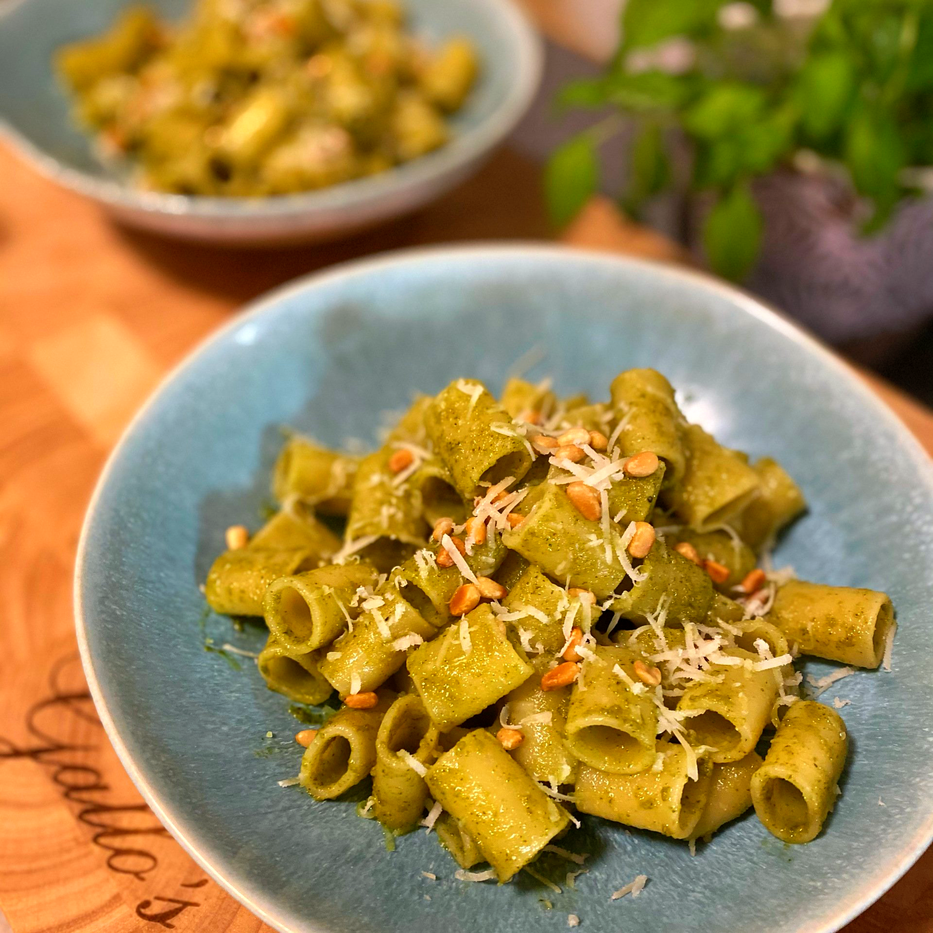 Pasta Mezzi Tuffoli mit hausgemachtem Basilkum Pesto