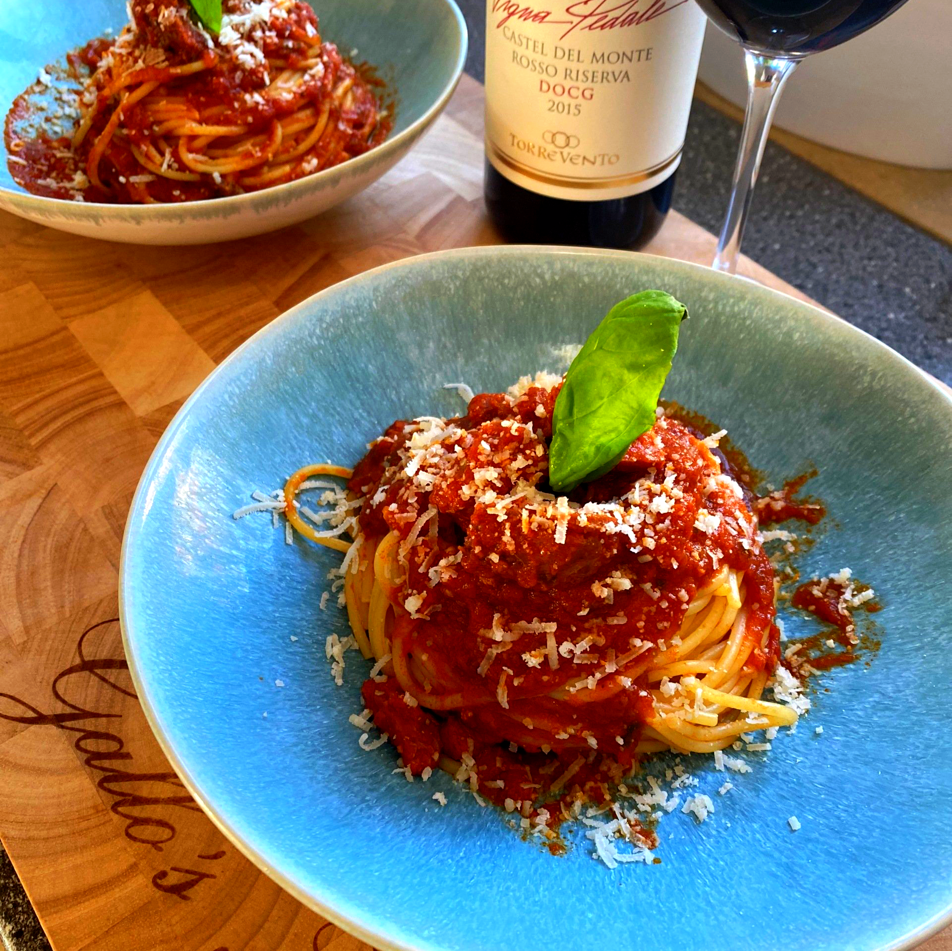 Spaghetti mit frischer Salsiccia in fruchtig feuriger Tomatensoße