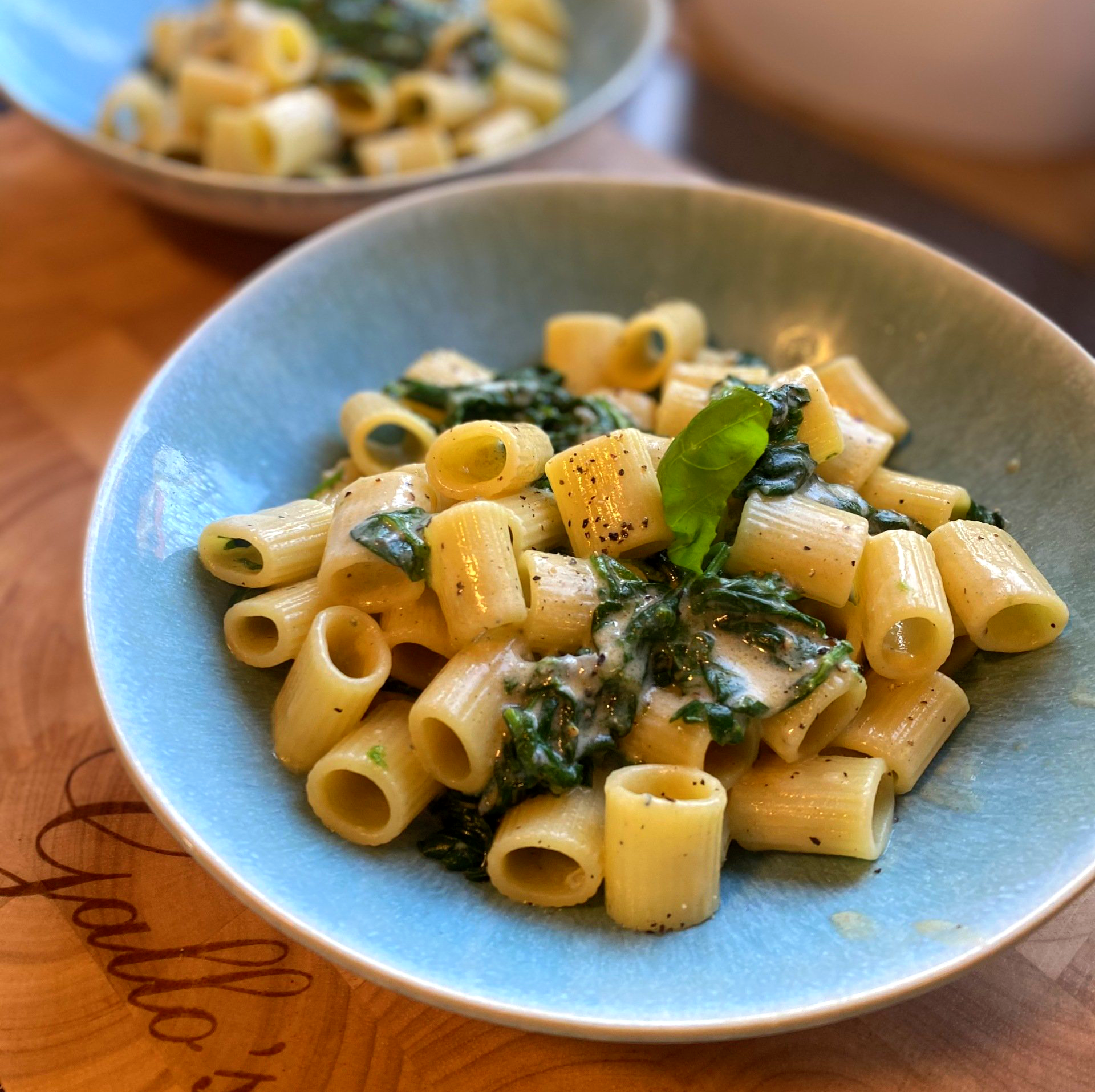Pasta Mezzi Tuffoli mit cremigem Gorgonzola und frischem Baby-Blattspinat