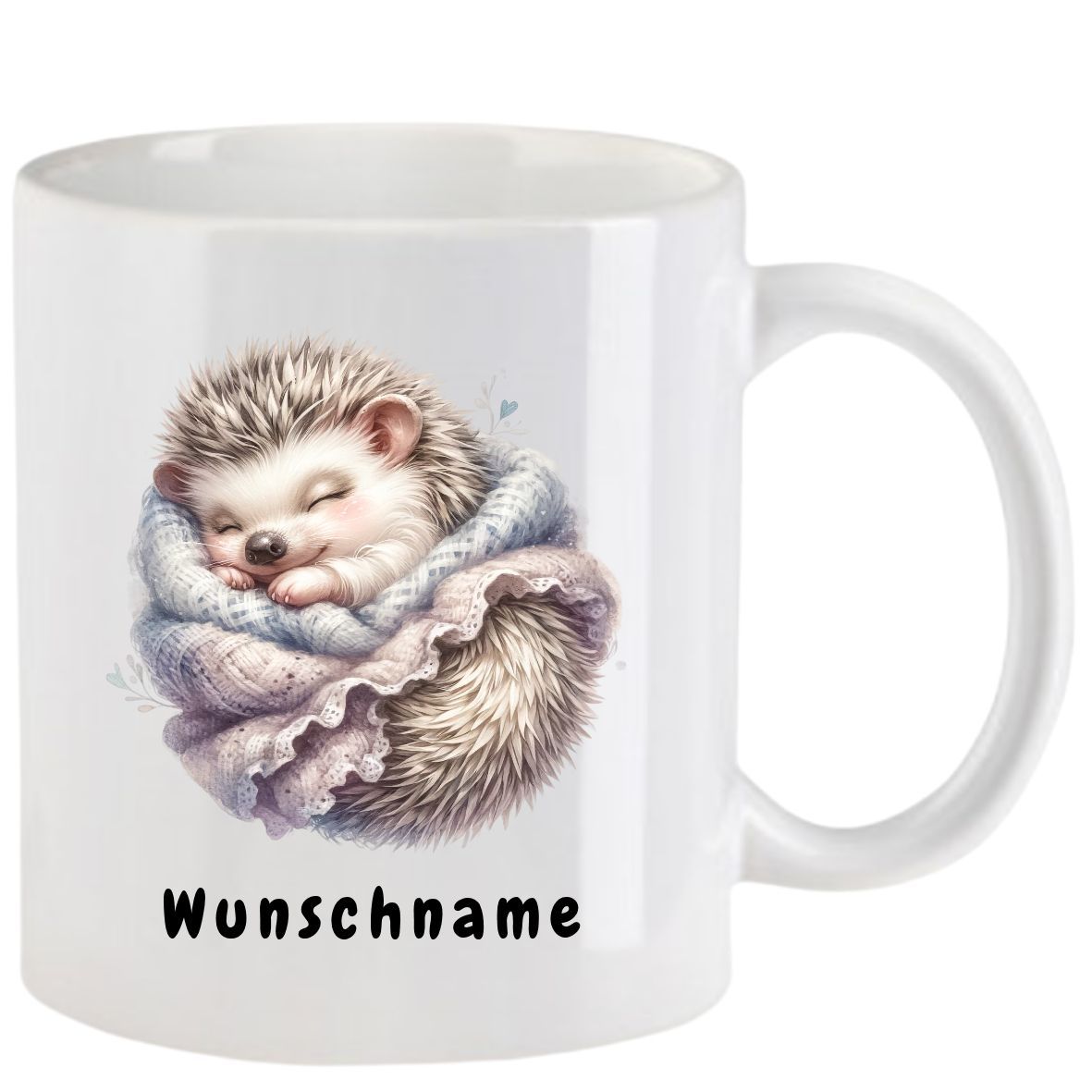 Weißer Becher mit einem schlafenden, in eine Decke gehüllten Igel; darunter steht der Text 