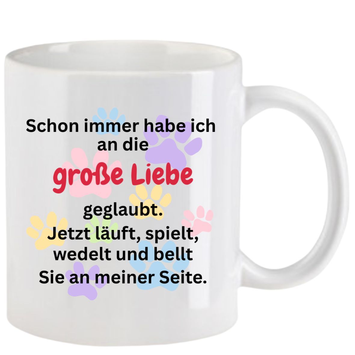 Weißer Becher mit deutschem Text und Pfotenabdruckmotiven.