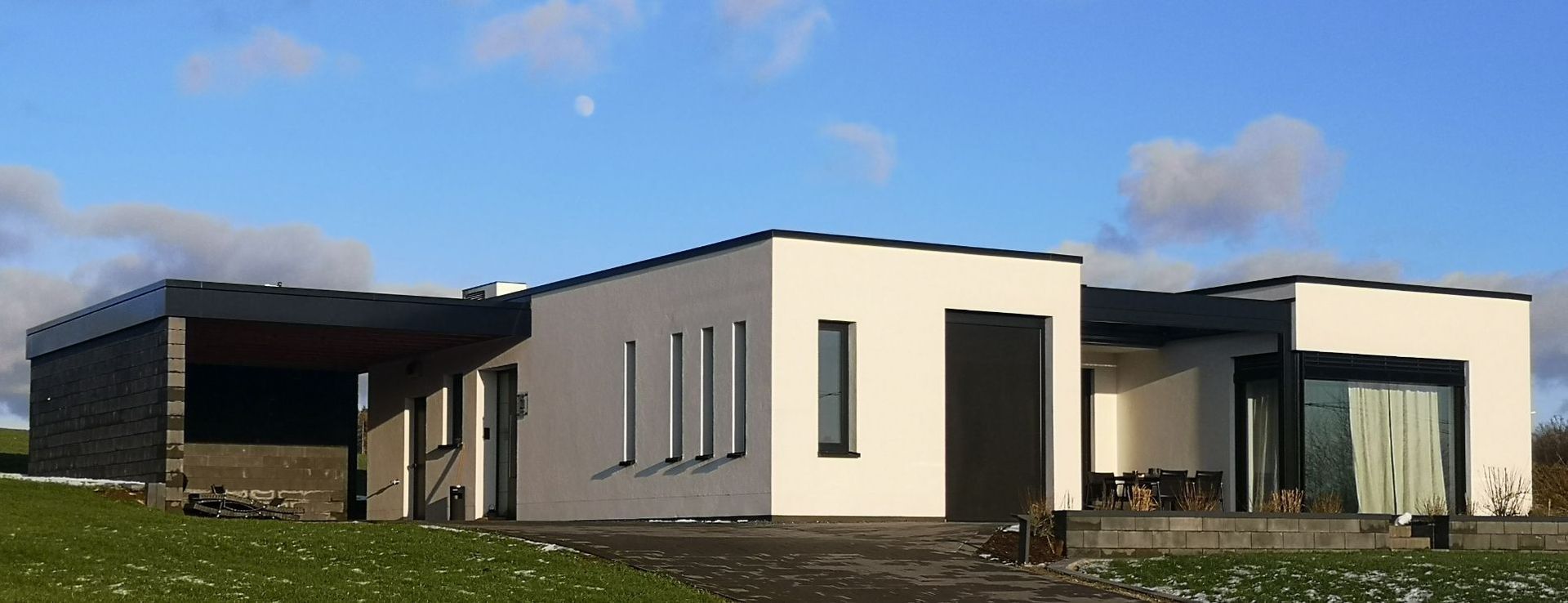 Flachdach mit Mauerabdeckung