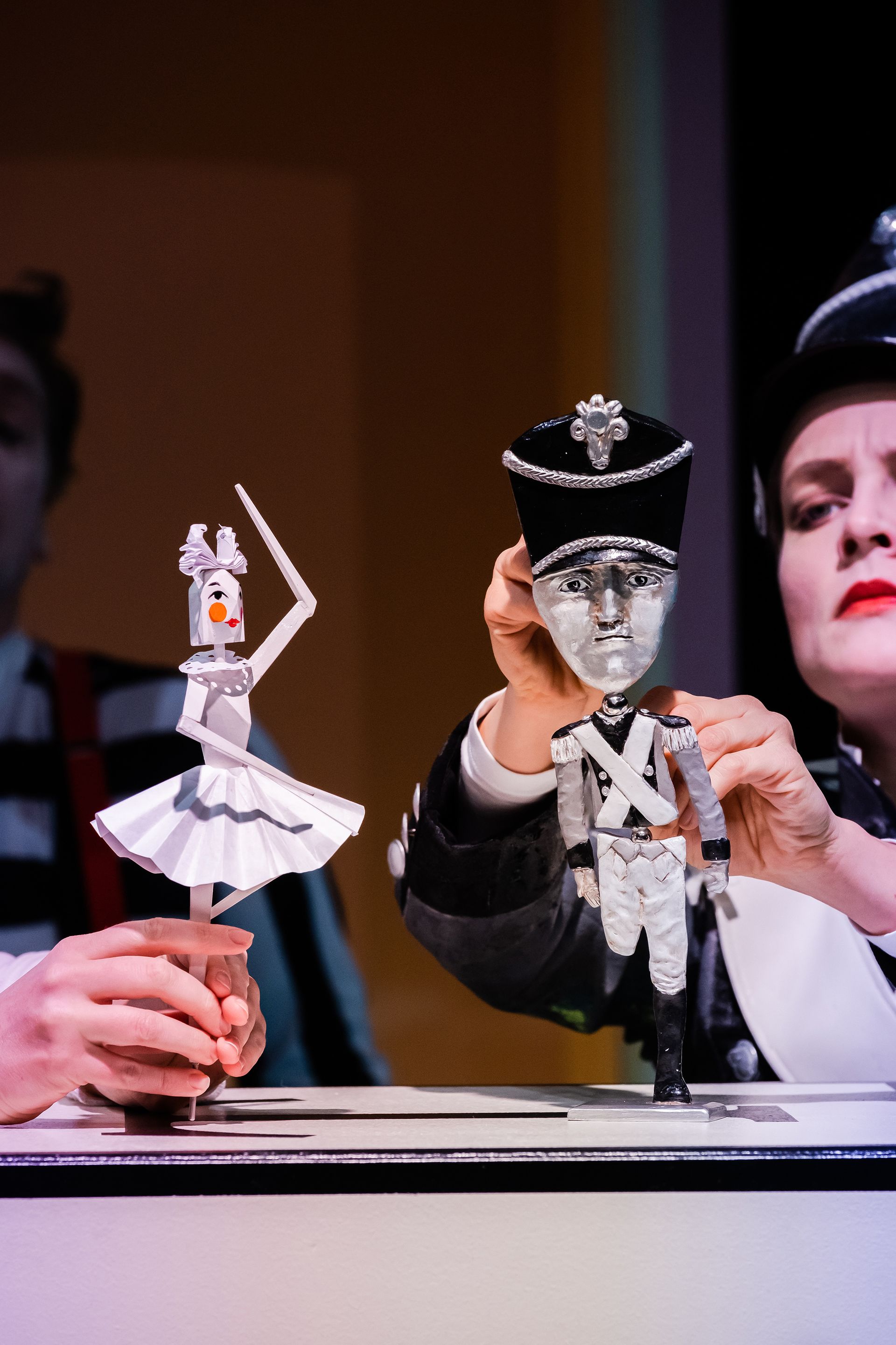 Der Zinnsoldat und die Papiertänzerin // TDJW Leipzig // Kirstin Nijhof