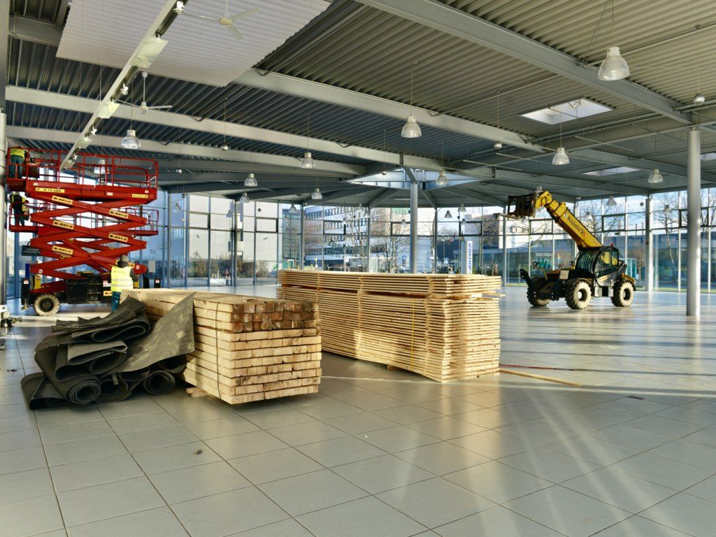 Careful dismantling of a sales and exhibition hall, steel hall from a deconstruction project in Dortmund