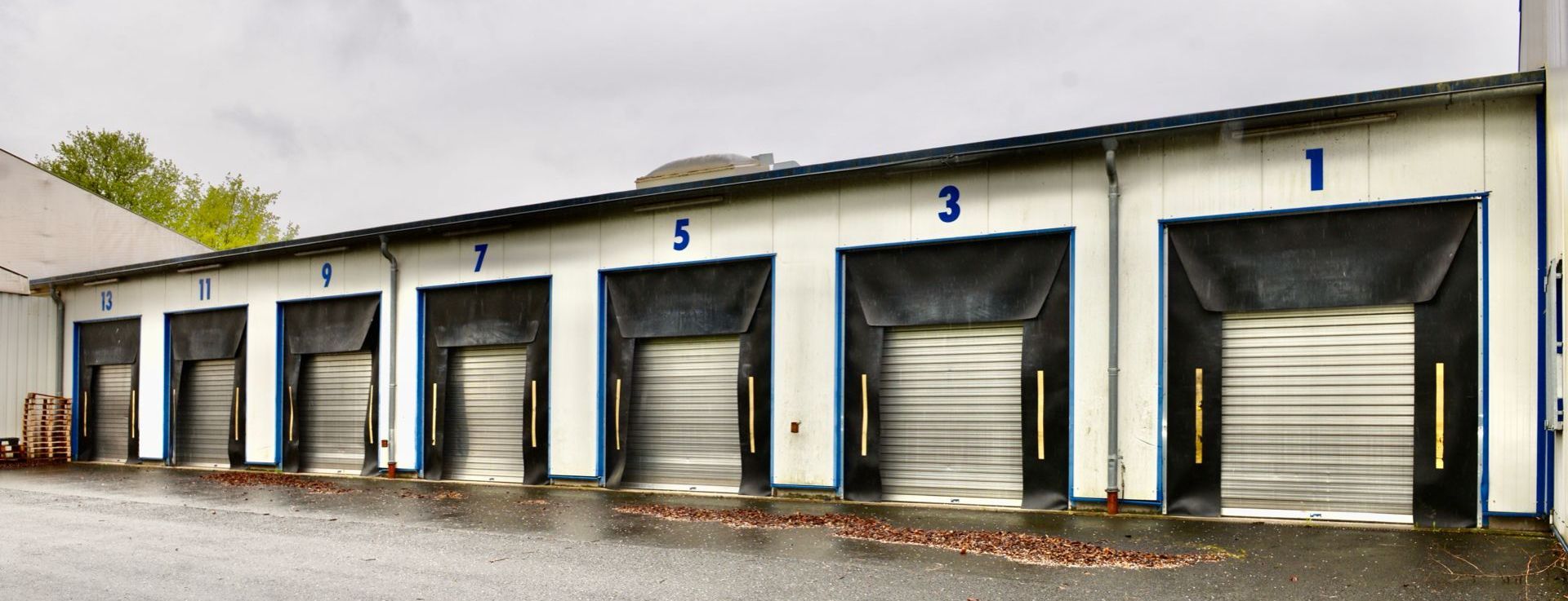 UPrefab Steel Building Used steel hall - ideal as a Self-storage facility with up to 8–16 storage units