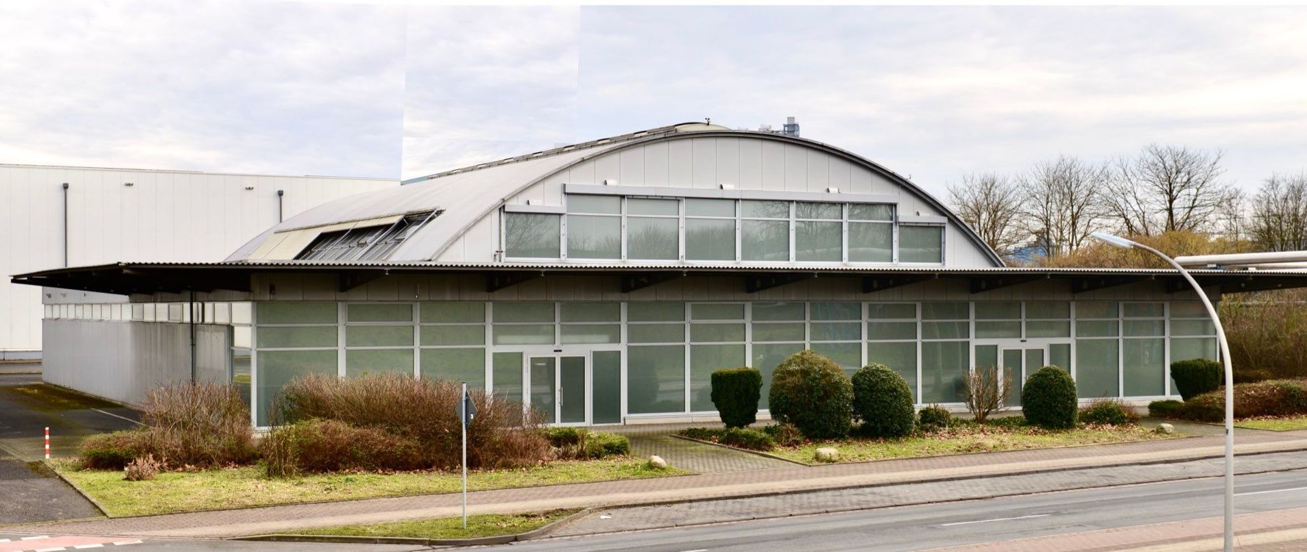 Relocatable multifunctional prefab hall