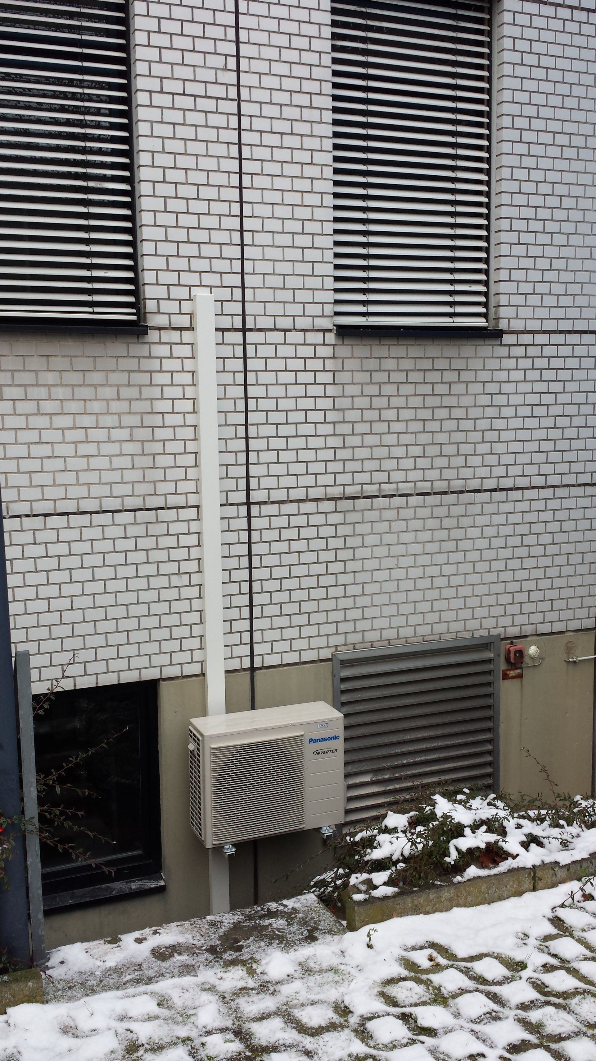 Klimaanlage außen Winter weit weg