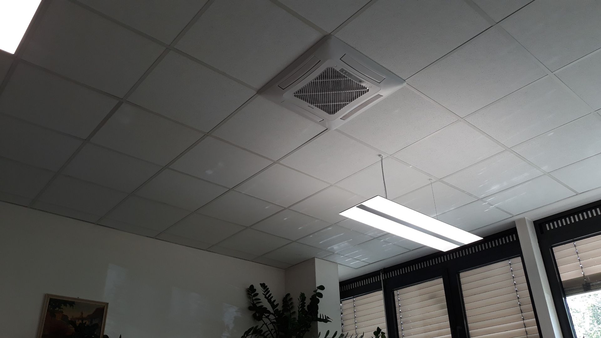 Klimaanlage an Decke integriert
