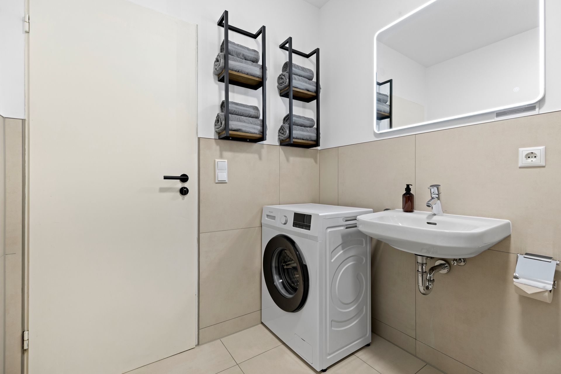 Handtuchbox mit hochwertigen Hand- und Gästetücher