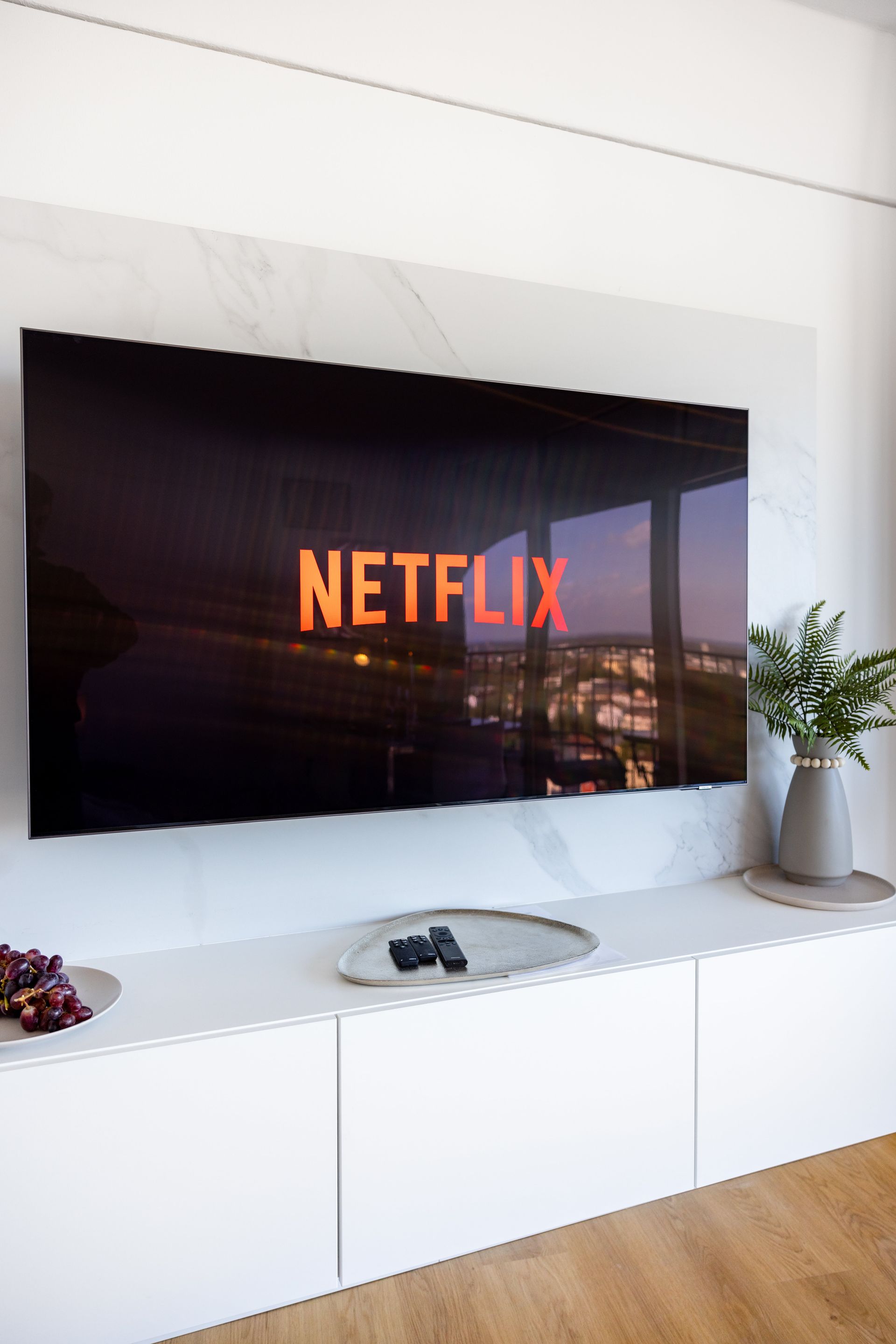 Fernseher 4 K mit Netflix Suite Hotelturm