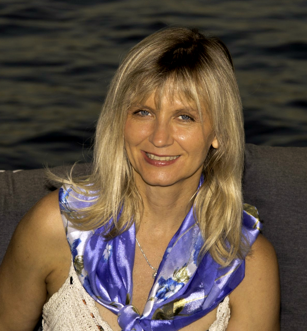 Hochzeitssängerin Bodensee Alexandra für Ihre romantischen Stunden ,Hochzeitsfahrt auf dem Schiff, Heiratsantrag auf dem Bodensee