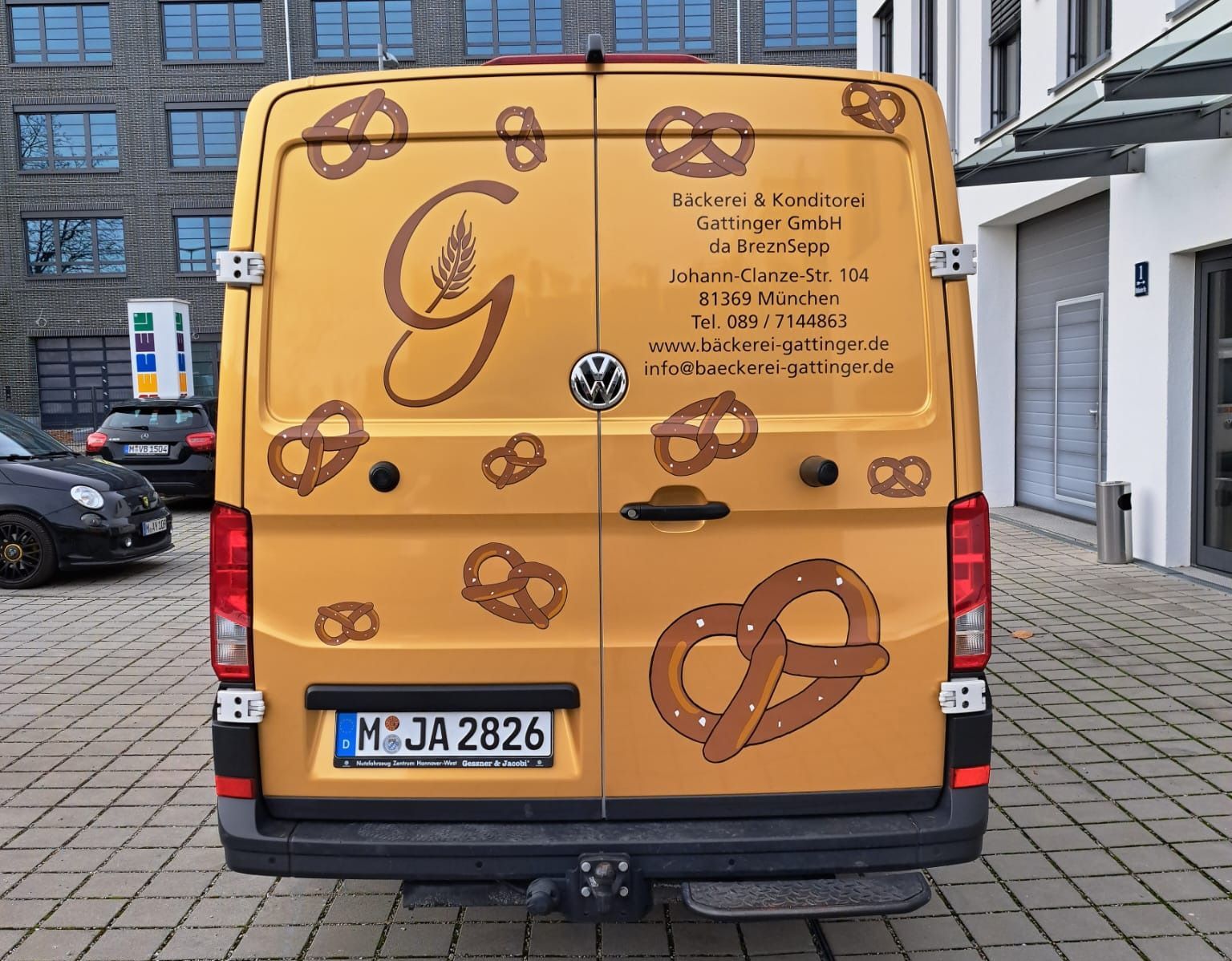 Sprinter Vollfolierung mit Text Logo im Digitaldruck und Folienplot 3