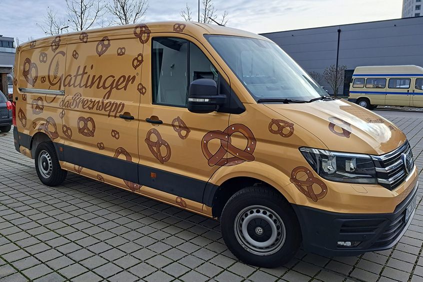 Sprinter Vollfolierung mit Text Logo im Digitaldruck und Folienplot 2