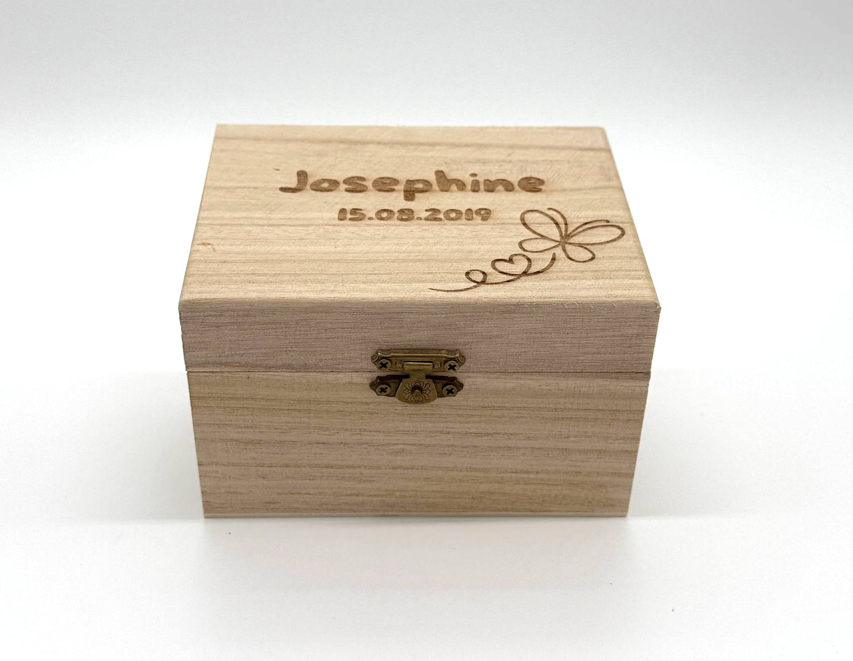 Holzkiste mit Name, gelasert