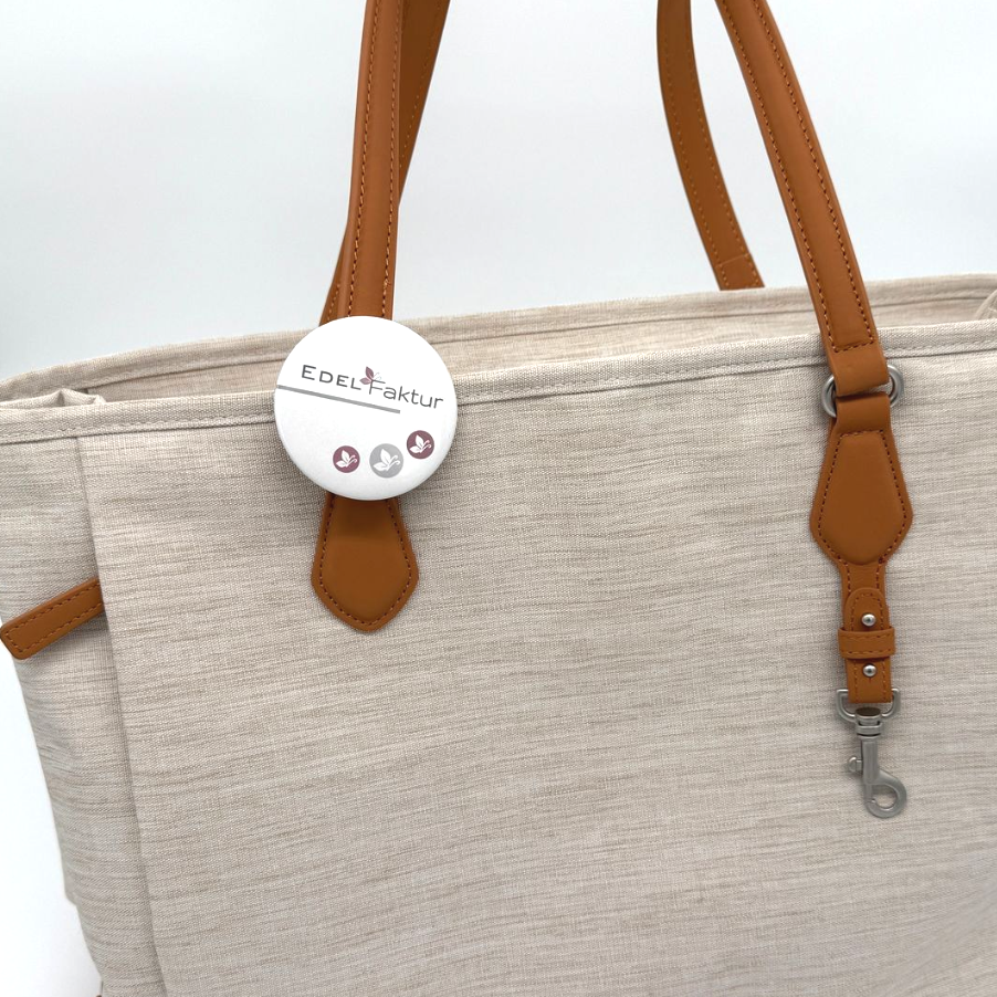 Tasche mit Ansteckbutton