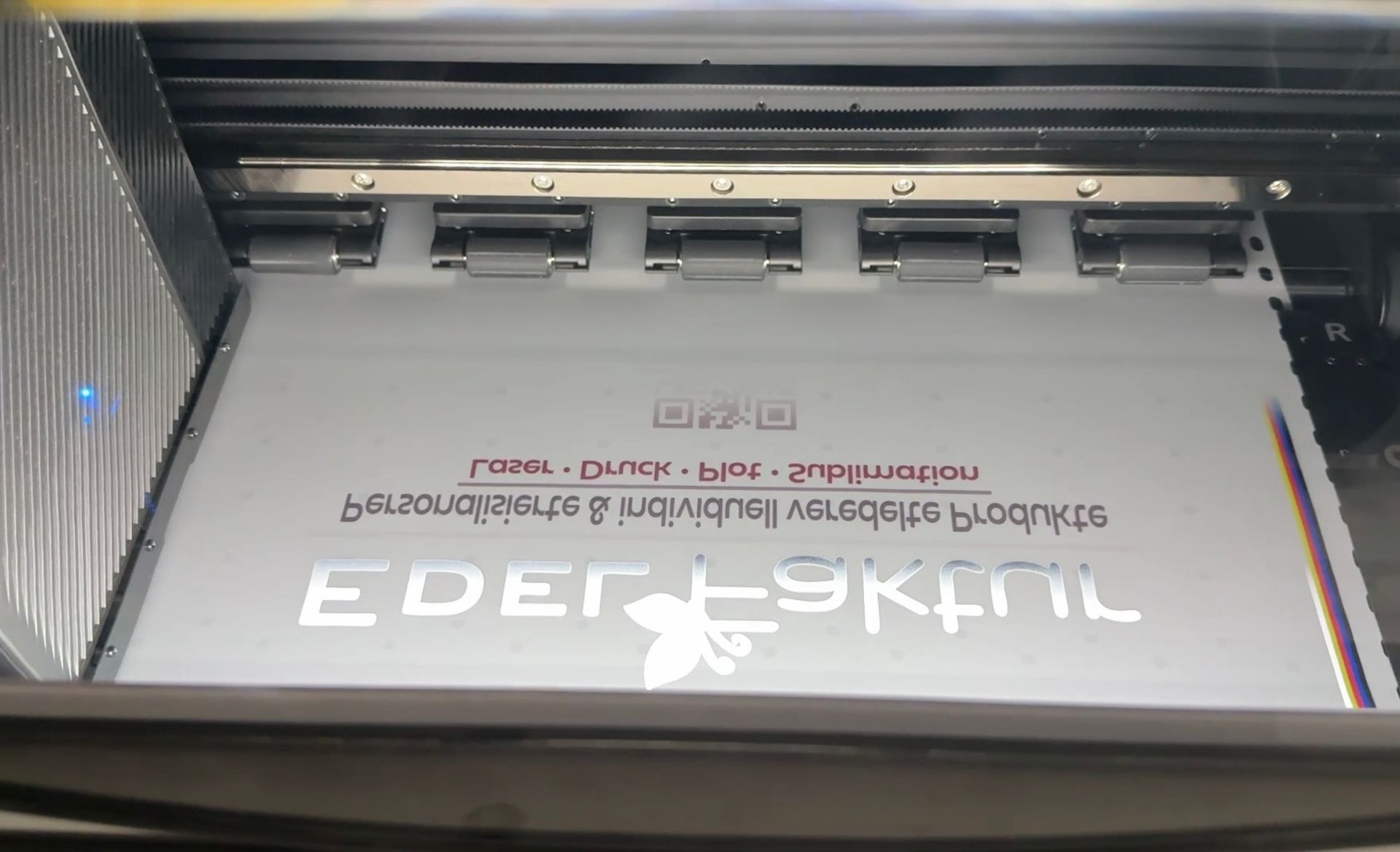 Drucker beim drucken eines Motivs