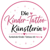 Logo mit rosa Lotusblume und Herz, mit der Aufschrift „die Kinder-Tattoo-Künstlerin“ in schwarzer, olivgrüner und rosa Schrift