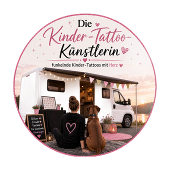 Logo mit „die Kinder-Tattoo-Künstlerin“ in Rosa, Schwarz und Olivgrün, mit Krone und Herzen in einem Kreis