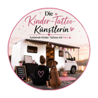 Logo mit dem Schriftzug „Ole-verliebt mit Catrin“ in schwarzer Schrift und einem kleinen grünen Herz in einem Kreis.
