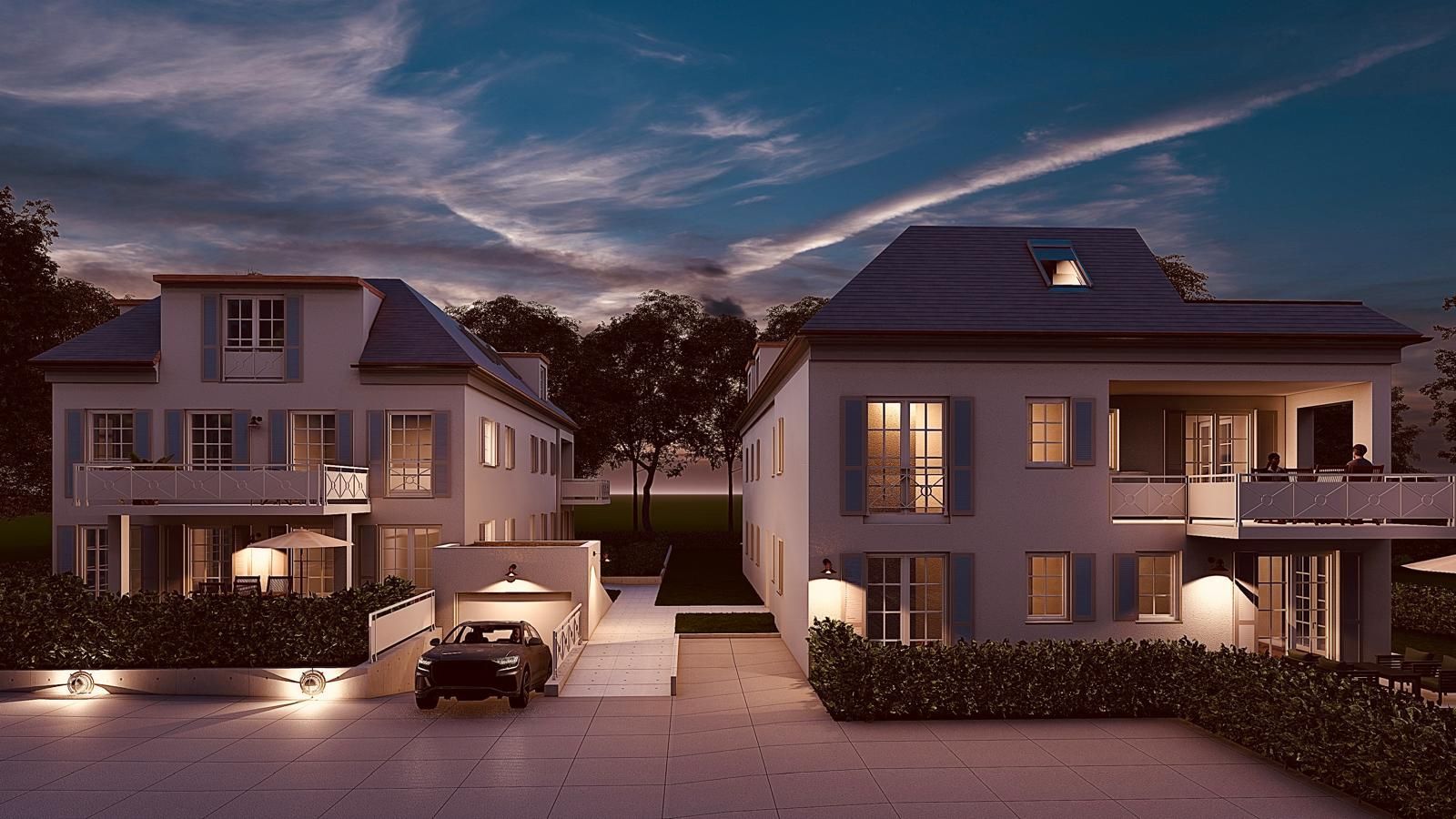 Zweistöckige Häuser in der Abenddämmerung mit eingeschaltetem Licht, blauen Fensterläden, einem Auto in der Garage 