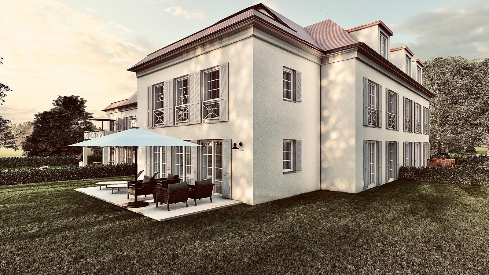 Zweistöckiges weißes Gebäude mit rotem Ziegeldach, Fensterläden und Terrasse mit Sonnenschirm auf einer Rasenfläche.