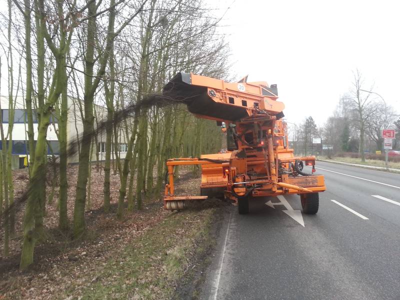 Klaas Kommunale Technik - Breitverteilung des Fräsgutes nach rechts