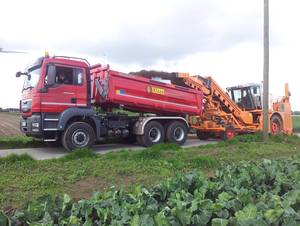 Klaas Kommunale Technik - Bankettpflege mit eigenen Fahrzeugen