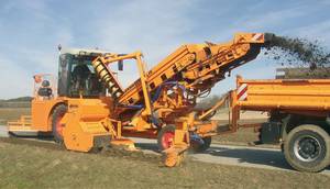 Klaas Kommunale Technik aus Nettetal - Selbstfahrende Bankettfräse