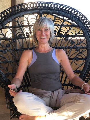 Beate Cuson: Yogalehrerin, Heilpraktikerin, Autorin, Tänzerin