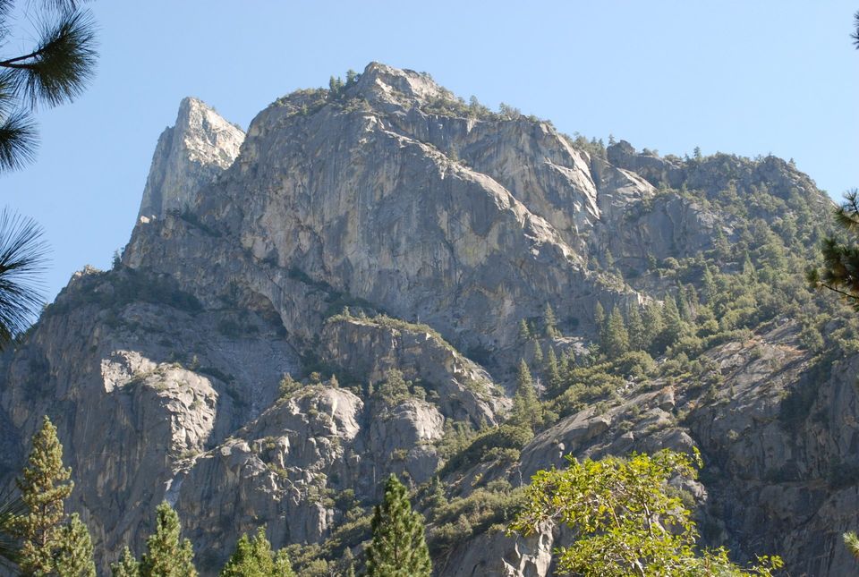 Kings Canyon Hiking - Granite Cliffs Around Zumwalt Meadow