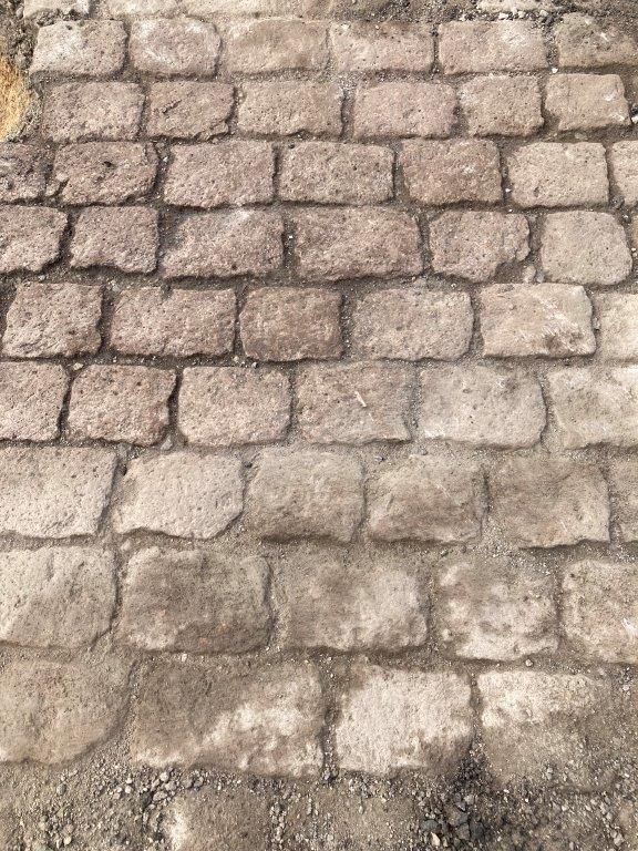 Porphyr Großpflaster rötlich gebraucht