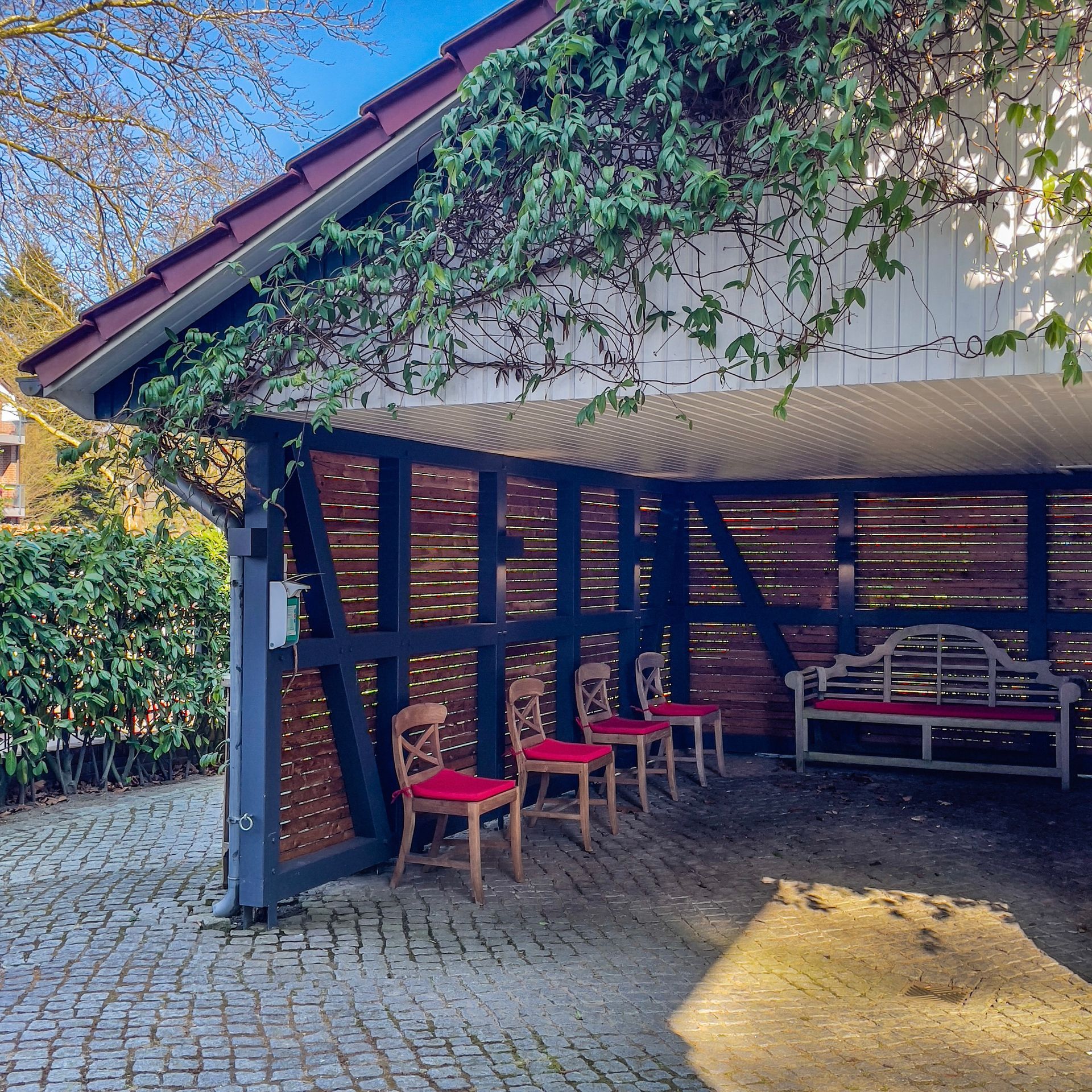 Tierarztpraxis Simon, Hamburg,  Rahlstedt, Warteraum, Carport