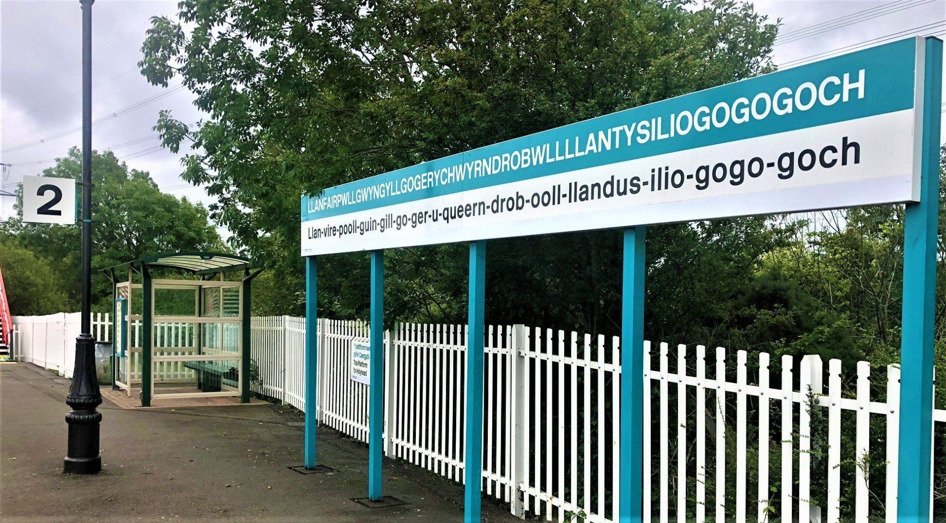 llanfairpwllgwyngyllgogerychwyrndrobwllllantysiliogogogoch!