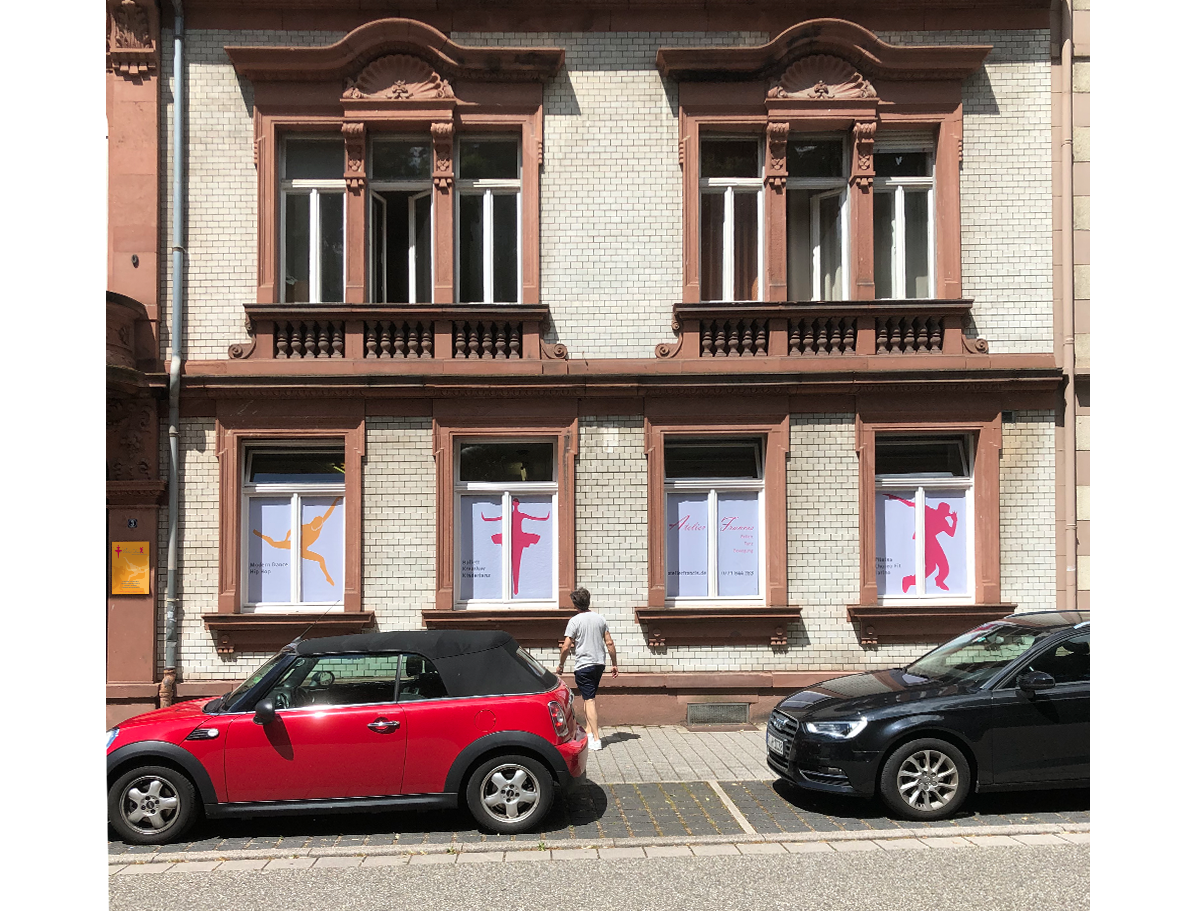Atelier Francis, Fensterposter, Fahnenstoff, Werbeagentur, Karlsruhe