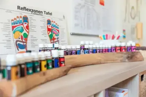 Foto von YoungLiving-Ölen, aufgebaut in der Praxis von Nina Stepanek