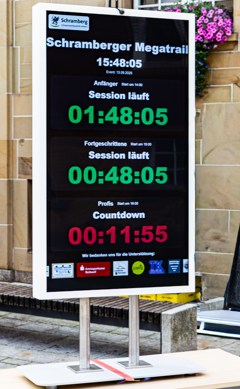 High Brightness Display mit individueller Software zeigt Countdown beim Schramberger  Megatrail 2025