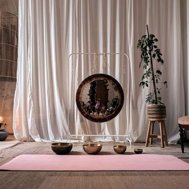 soundbath soundhealing gong chrystal bowls tibetan bowls yogainspiration yogaroom soundhealing room