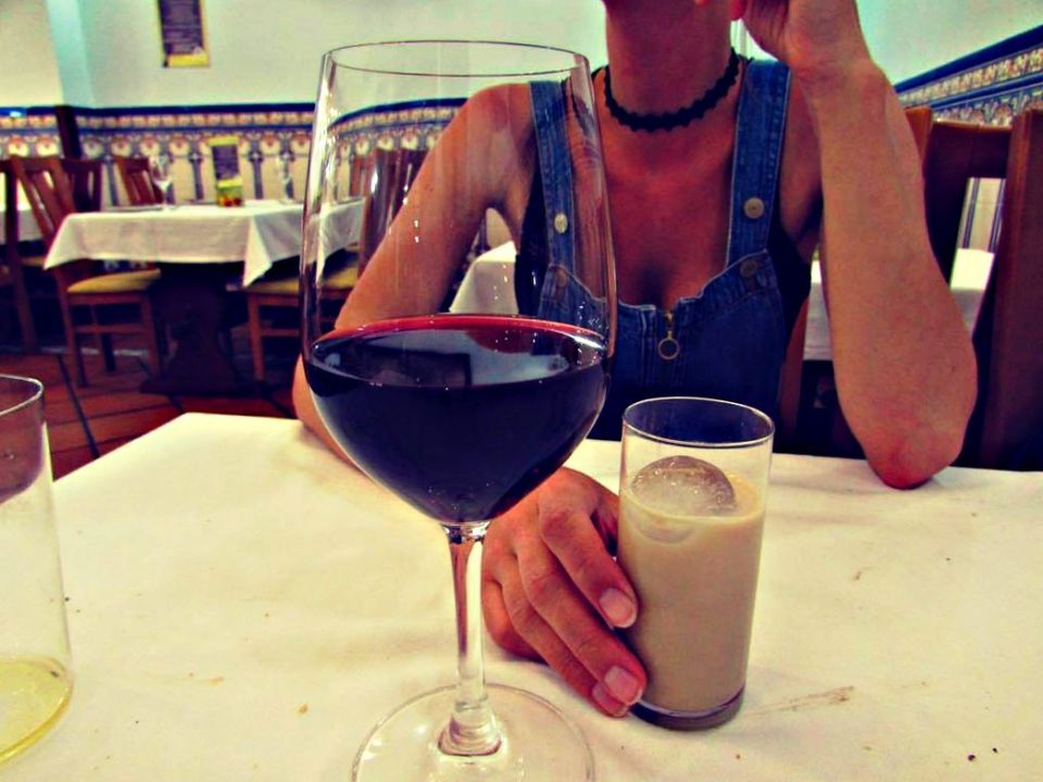 Learning about the Spanish eating customs la sobremesa