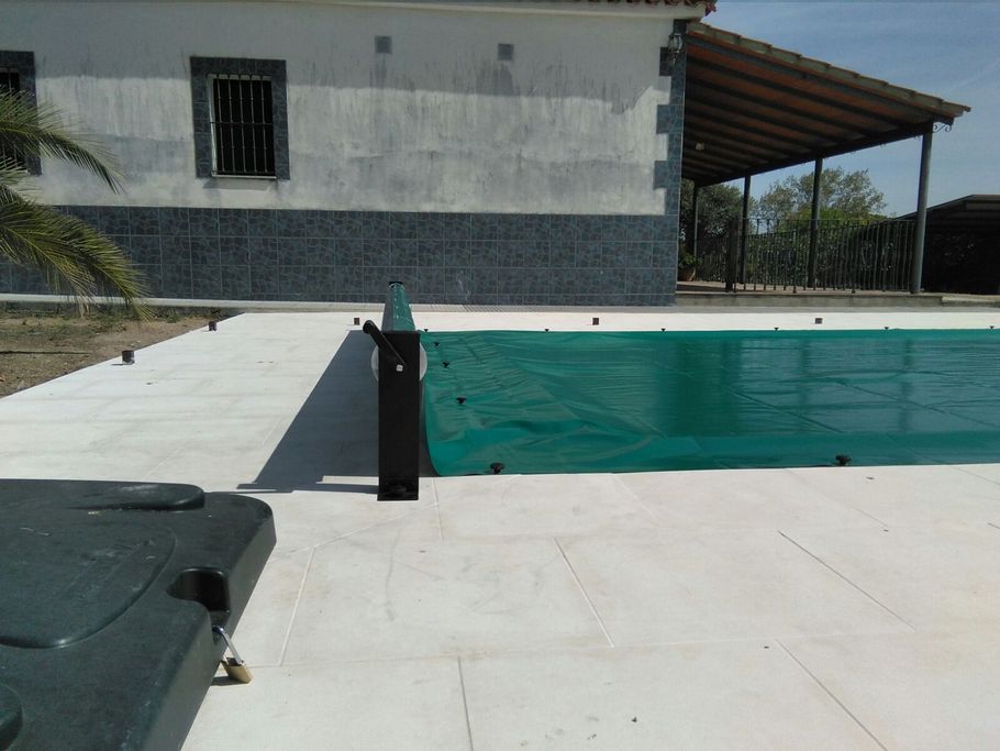 Cubiertas de piscinas, cubiertas rígidas transitables