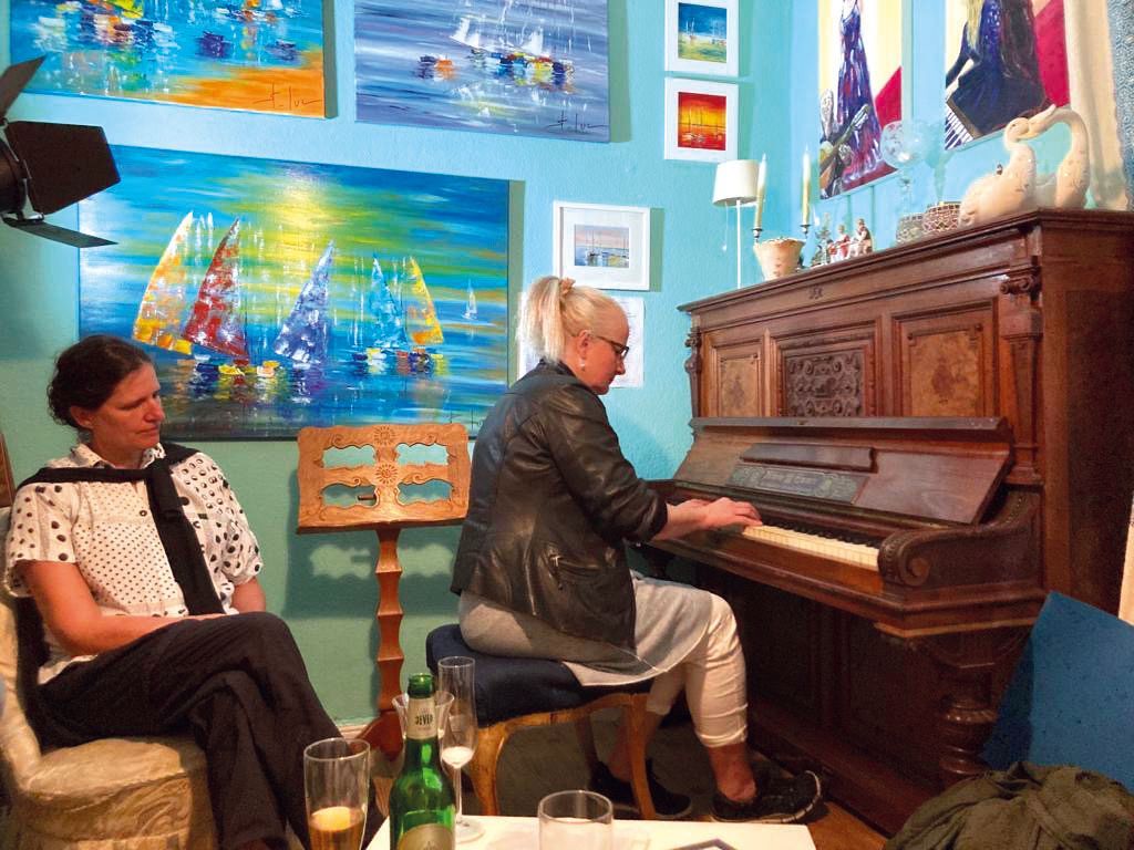 Harfenistin Astrid Marion Grünling am Piano