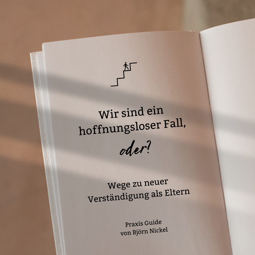 Dieser Ratgeber ist für dich. Für Eltern, die sich getrennt haben. Für solche, bei denen das Miteinander als Eltern nicht mehr funktioniert. Für diejenigen, die trotzdem weitermachen wollen, im Sinne ihres Kindes.
