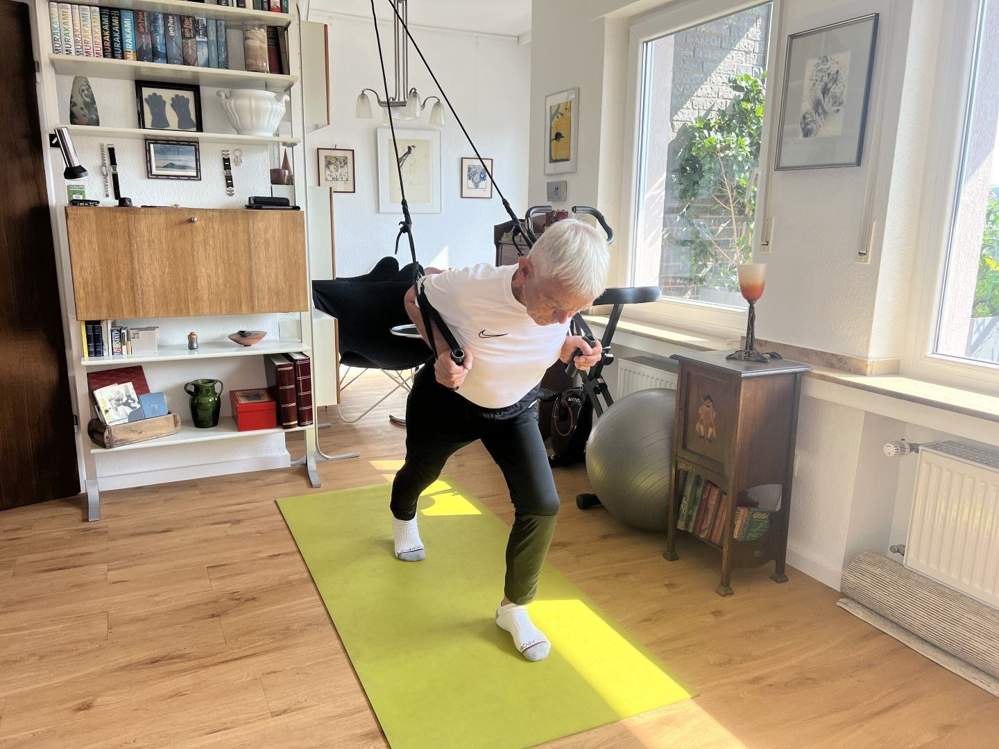 Sicheres funktionelles Training zu Hause mit Schlingentrainer für Senioren – Andreas Wolf Personal Training.