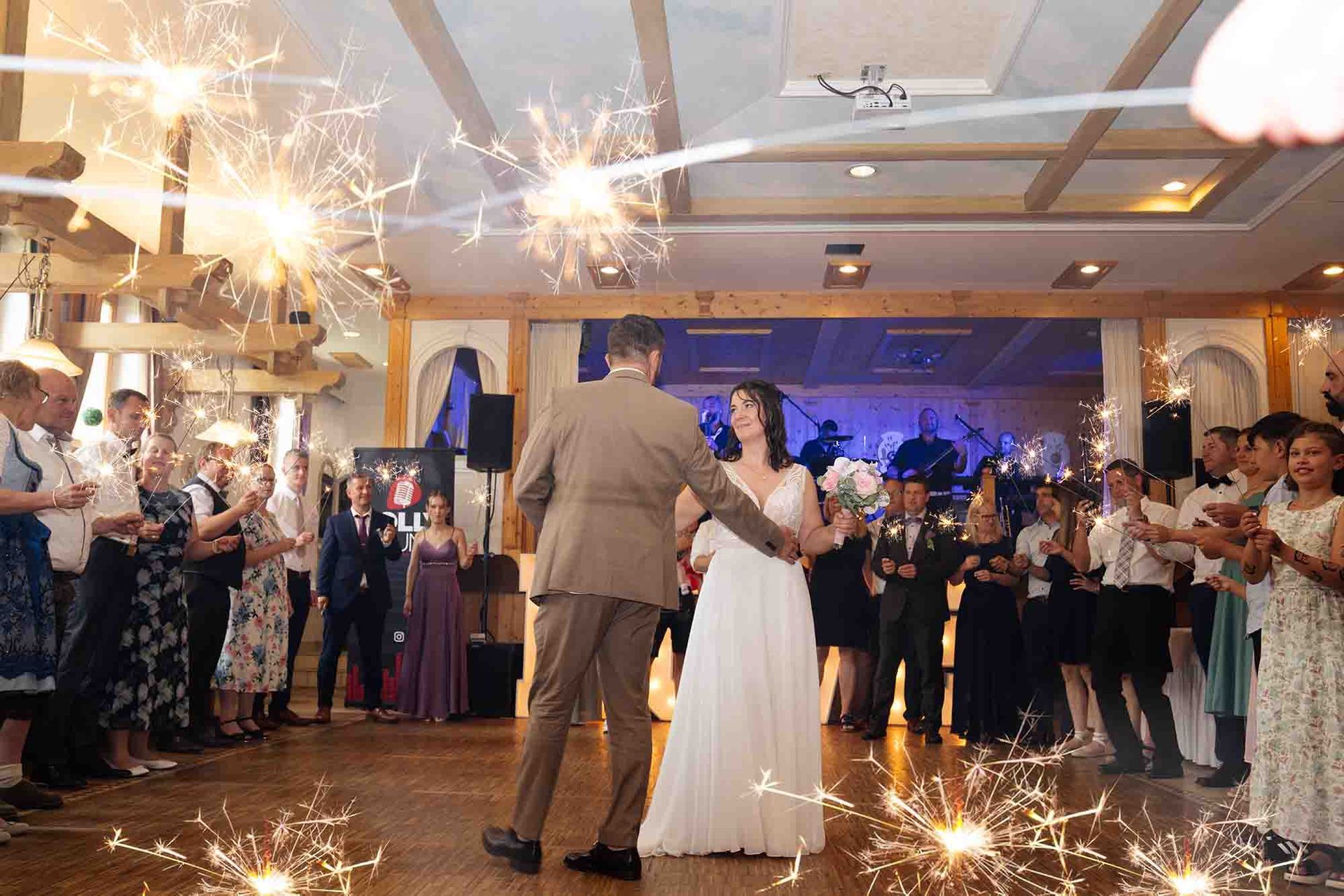 Brautpaartanz im Schlössle Finningen mit Partystimmung