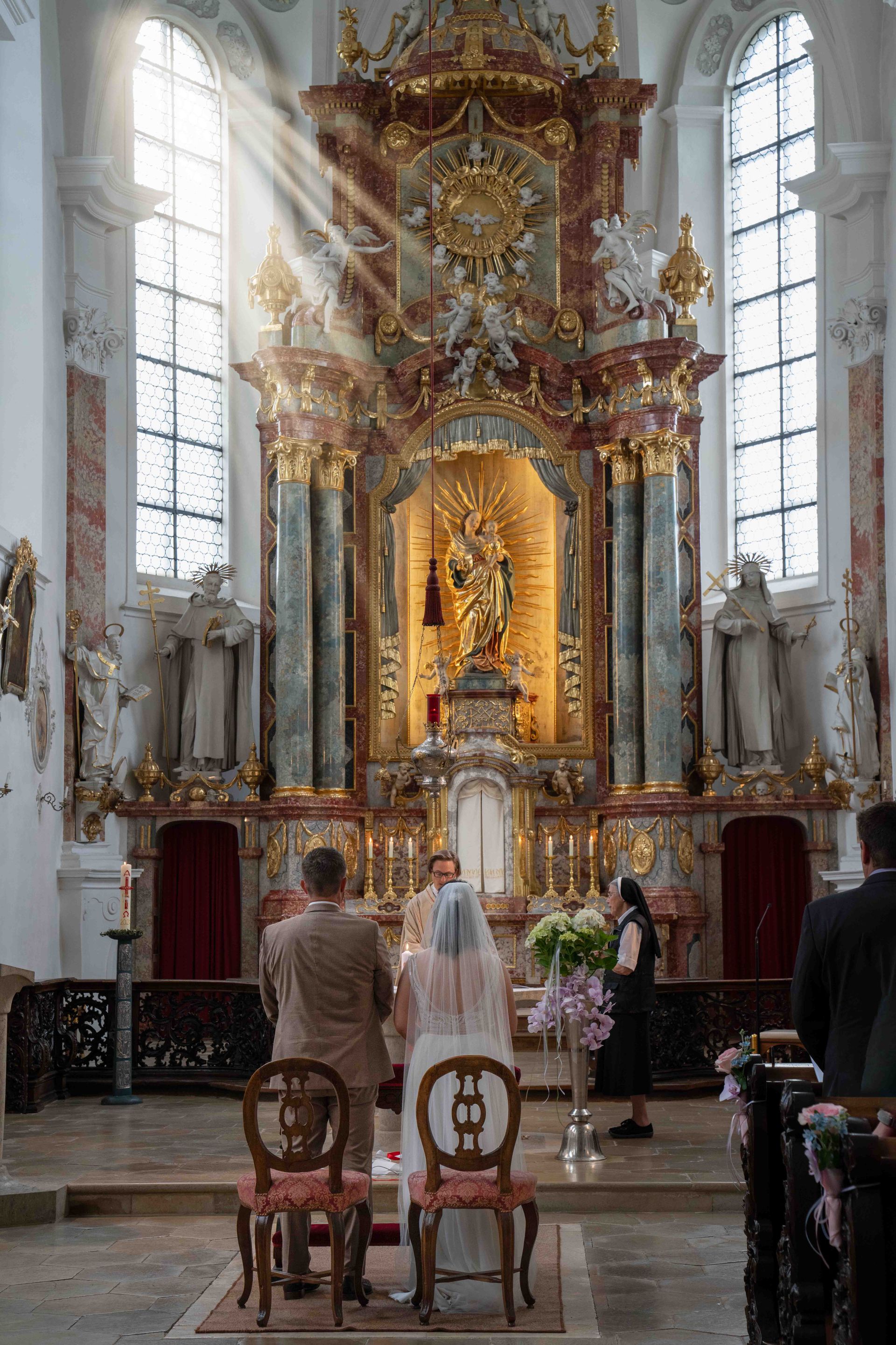 Kirchliche Trauung in Medlingen - ein unvergesslicher Tag  - begleitet in Bildern