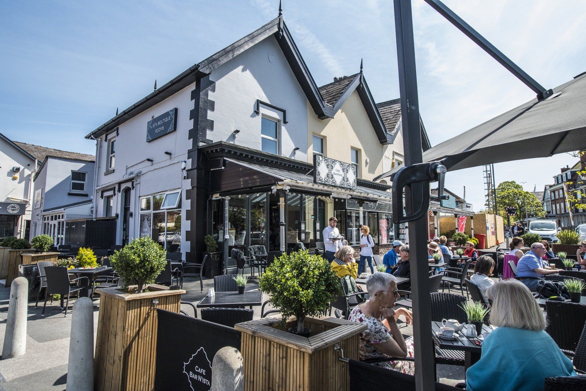 Cafe Bar N'ista Bar Bistro and Boutique Rooms in the Heart of Birkdale