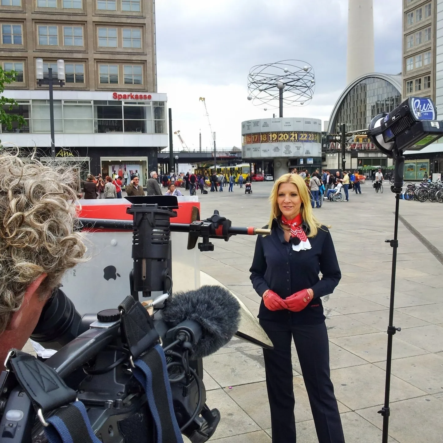 pictures in motion Kameramann beim Drehvorhaben