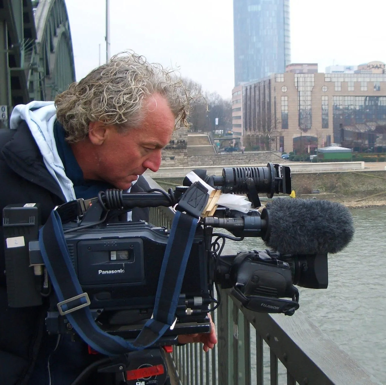 pictures in motion Kameramann auf der Brücke