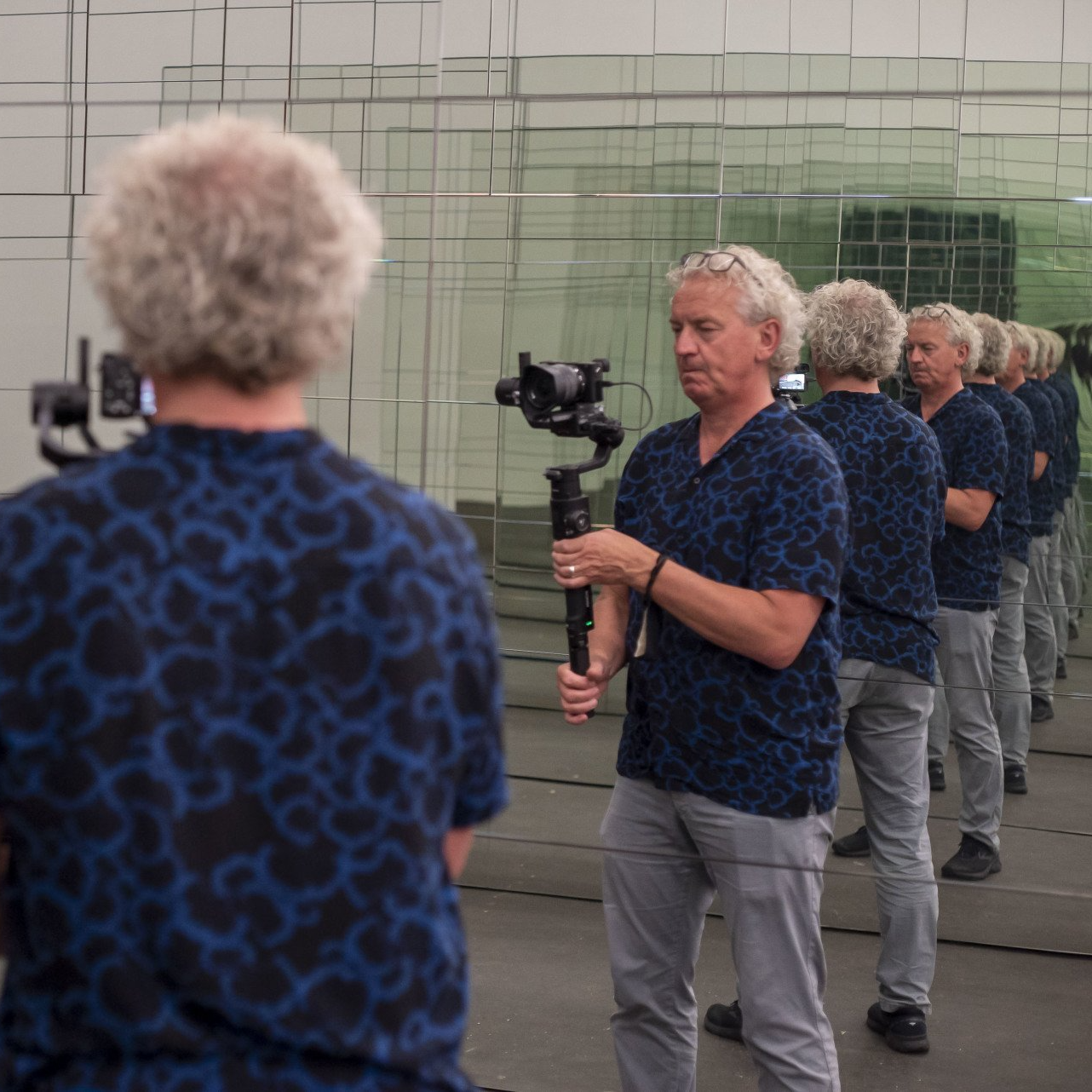 pictures in motion Kameramann mit dem DJI Gimbal Ronin-S und der Sony A6500