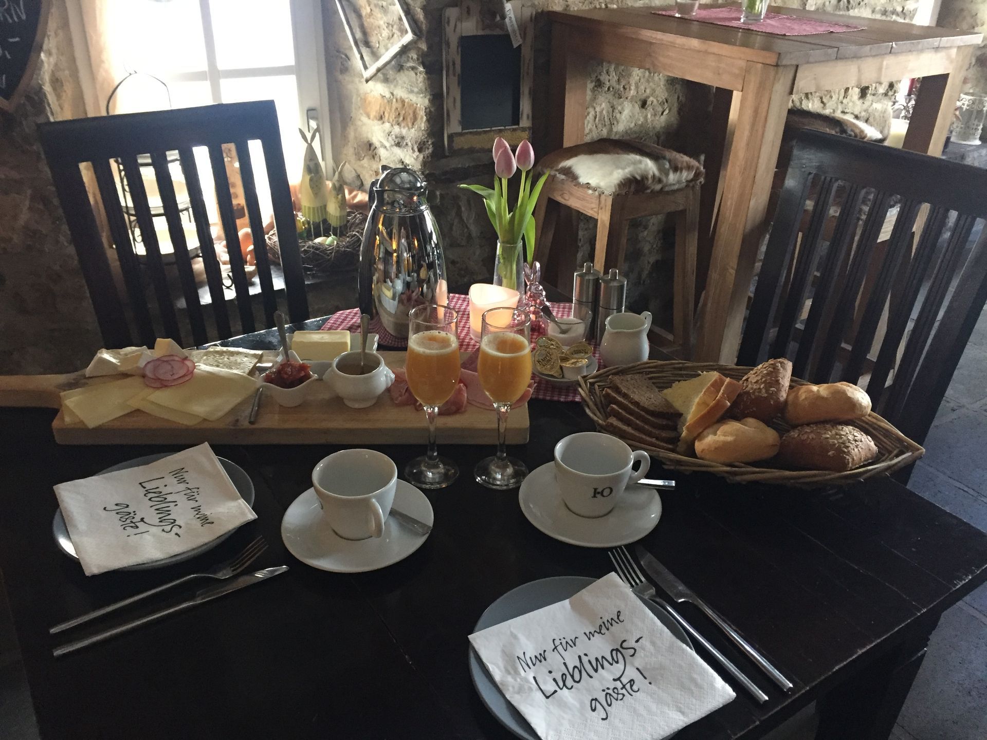 Bistro Cafe Blankenheim Frühstückstisch